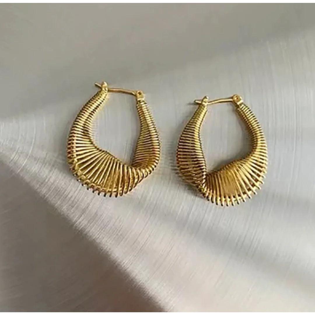 Twist Earrings: Unique Fashion in Gold Plated Copper - Sí Fashions